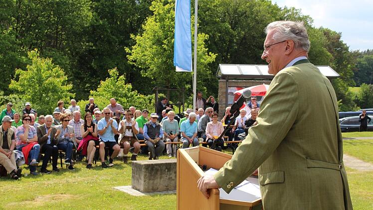 Hauptredner Joachim Herrmann bekam für seine deutlichen Worte viel Beifall.  Foto: Evi Seeger