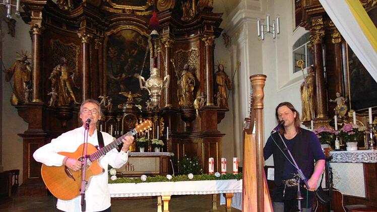 Jonathan Böttcher  (l.) und Andy Lang beim ersten gemeinsamen Konzert Foto: Petra Malbrich