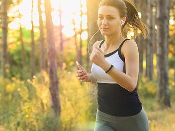 Regelmäßiges Laufen hält dich fit und gesund.