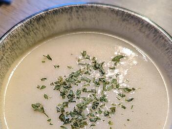 Spargelsuppe aus Spargelschalen.jpg