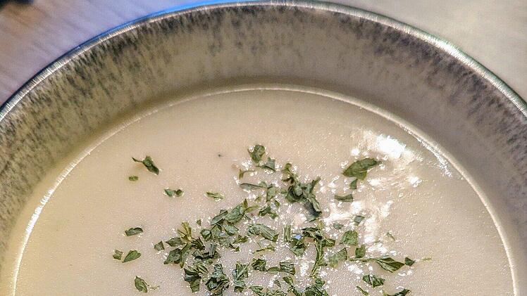 Spargelsuppe aus Spargelschalen.jpg