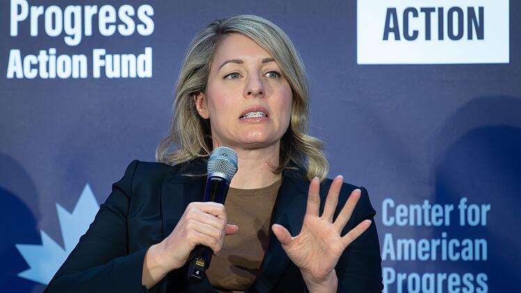 M&eacute;lanie Joly