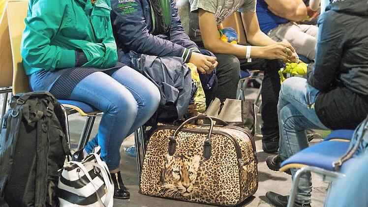 Wenige Tage vor Weihnachten wurden drei Erwachsene und fünf Kinder aus dem Kosovo aus ihren Wohnungen in Wirsberg abtransportiert. Die Nacht-und-Nebel-Aktion hatte in der Marktgemeinde für Empörung gesorgt. Symbolbild: Armin Weigel/dpa
