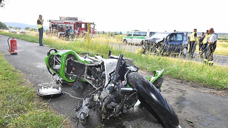 Auf der B26 kam es am Donnerstag zu einem schweren Verkehrsunfall. Ein 49-jähriger Motorradfahrer kam ums Leben. Ronald Rinklef