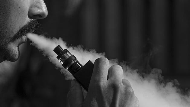 Eine neue Studie legt dar, dass E-Zigarette dazu beitragen können, dass Männer an Erektionsstörungen leiden.