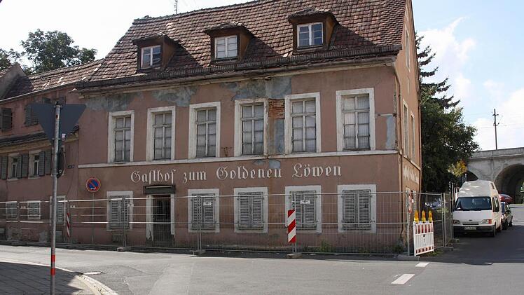 Das Gasthaus zum Goldenen Löwen in Kitzingen verfällt. Fotos: Diana Fuchs