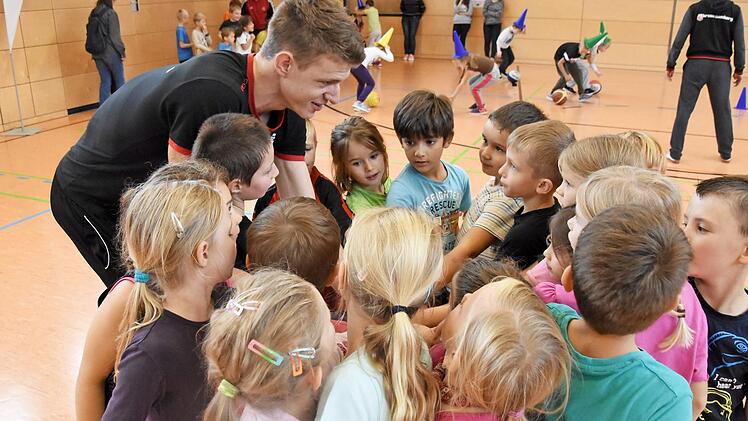 Durch die Bamberger Ballschule sollen Grundsch&uuml;ler f&uuml;r Basketball begeistert werden. Foto: Brose Bamberg
