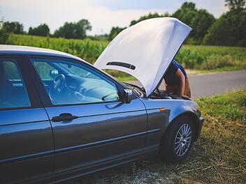 Diese Dinge sollten Sie immer im Auto haben. Bild: Pexels/ Kaboompics.com