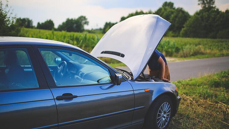 Diese Dinge sollten Sie immer im Auto haben. Bild: Pexels/ Kaboompics.com