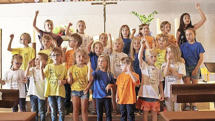 Die Kinder des Kinderchors „MC-Spatzen“ standen beim Festgottesdienst zum 20. Gründungsjubiläum im Mittelpunkt.