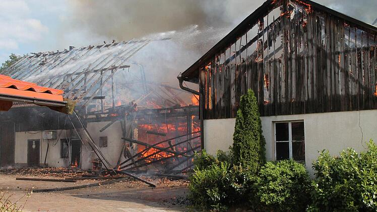 Brand eines landwirtschaftlichen Anwesens in Trübenbach Foto: Herbert Fischer