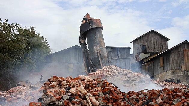 Millionenschaden nach Brand in Steinbruch im Kreis Hof
