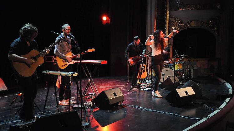 Die "Intergalactic Lovers" im Bad Kissinger Kurtheater. Foto: Klopf