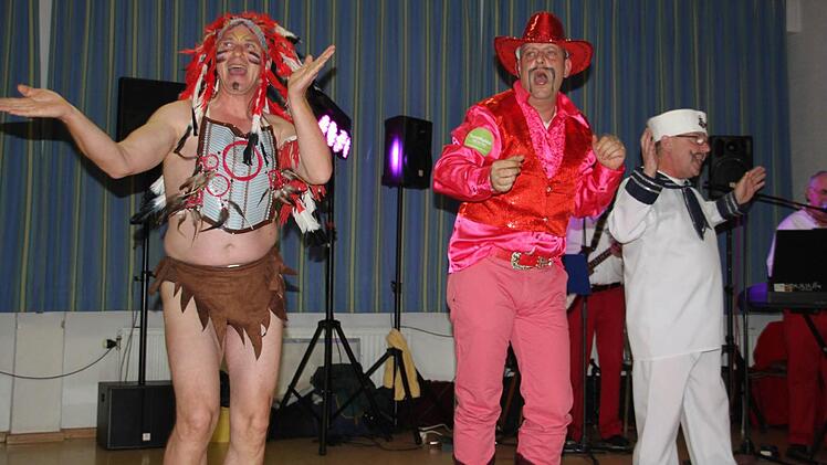 Die "Hirschaader Fregger", das Männerballett der Faschingsgesellschaft Hirschaid, begeistert als "Village People".