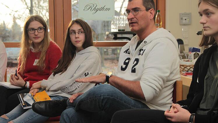 Kathy, Franzi, Jürgen und Maria im Gespräch Foto: Dagmar Besand