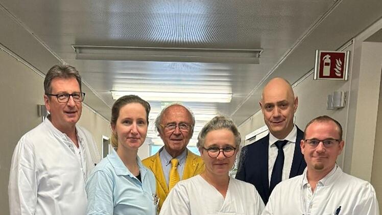 Nürnberger Erler-Klinik setzt Roboter als Pflegehelfer ein - "sprüht nur so vor guter Laune"