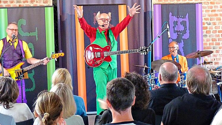 &bdquo;Seid ihr bereit f&uuml;r Rock&lsquo;n&lsquo;Roll?&ldquo; Von links: Jan, Atze und Eric sind &bdquo;die Band mit Witz&ldquo;. Britta Schnake