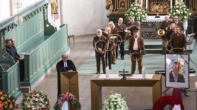 Dekan Thomas Kretschmar erinnerte die Trauergemeinde daran, wofür sie dankbar sein darf. Foto: Barbara Herbst