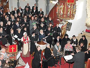 In der Matth&auml;uskirche Gestungshausen fand am Sonntag die erste von drei Auff&uuml;hrungen eines Lutheroratoriums unter der Leitung von Helmut Mitzenheim statt.  Foto: Herbert Fischer