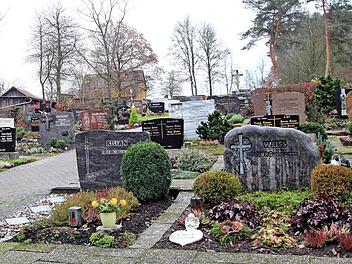 Der Weichtunger Friedhof ist seit Jahren immer wieder ein beliebtes Thema  in den Bürgerversammlungen. Er wird Stück für Stück zu einem Rasenfriedhof  umgestaltet. Dieter Britz