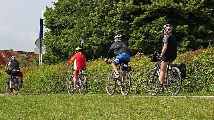 Fahrradwandern ist für viele Menschen eine beliebte Art der Reisens.