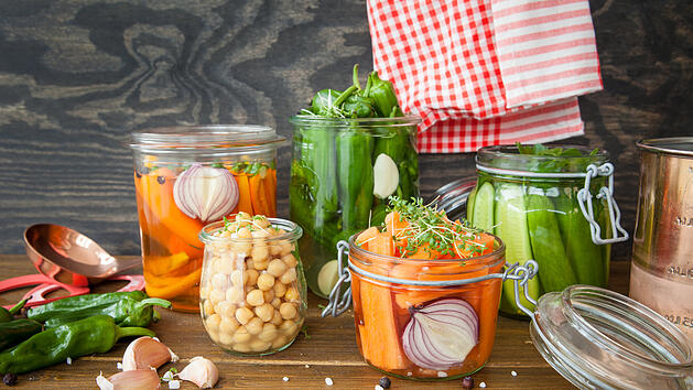 Eingemachtes Gemüse, Fermentiertes Gemüse, fermentiert, Einweckgläser