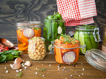 Eingemachtes Gemüse, Fermentiertes Gemüse, fermentiert, Einweckgläser