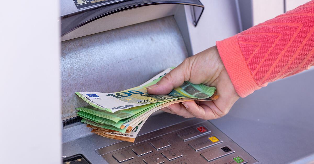 Wie Viel Geld Hat Der Gründer Von Amazon So viel Geld hat der durchschnittliche Deutsche auf dem Girokonto