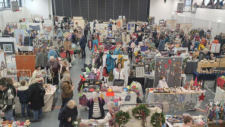 Oberasbach: Hobbykünstlermarkt läutete Vorweihnachtszeit ein - Angebot und nächster Termin