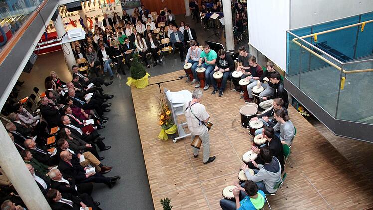 Die Perscussiongruppe machte lautstark den Anfang. Foto: Johanna Blum