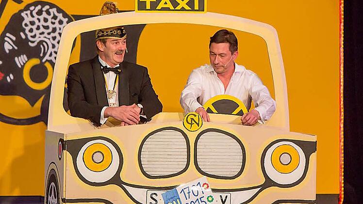 Pit Kammerscheid (links) und Thomas Eck im Taxi Foto: Albert Höchstädter
