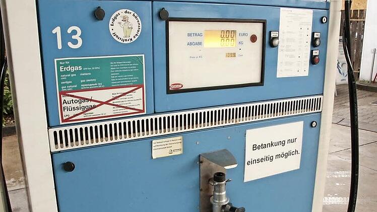 Wie lange können die Fahrer von Erdgas-Autos hier noch tanken? Fotos: Josef Hofbauer