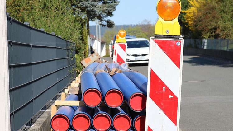 In der Ferdinand-Brandt-Stra&szlig;e ist alles f&uuml;r die Bauarbeiten vorbereitet.Foto: Katrin Geyer