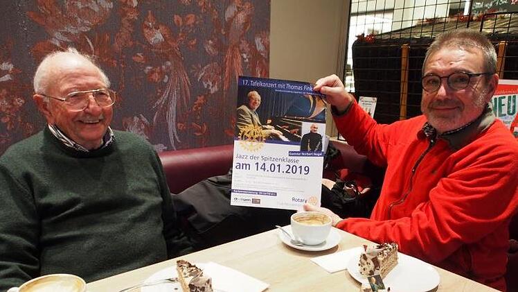 Thomas Fink und Alfred Sammetinger werben für das Tafelkonzert.   Foto: Daniela Lunz