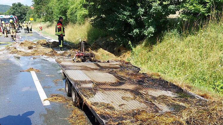 Pretzfeld: Anhänger in Brand geraten - 21-Jähriger entdeckt Feuer im Rückspiegel