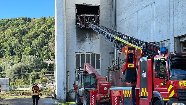 Gr&ouml;&szlig;erer Feuerwehreinsatz nach Brand in Industrieanlage