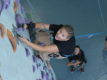 Der zw&ouml;lfj&auml;hrige Gabriel hat im Sommer 2024 das "Zauber-Camp" besucht. Heute will er Klettern und Bouldern lernen.