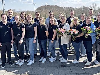 Zum Gruppenfoto versammelten sich sowohl die neuen als auch die scheidenden Mitglieder der erweiterten Vorstandschaft: Philip Klug, Robin Schneider, Lukas Fr&ouml;hlich, Luisa Kretz, Johanna Klug, Julia Schirrle, Steffen Schneider, Celine Bub, Christop...