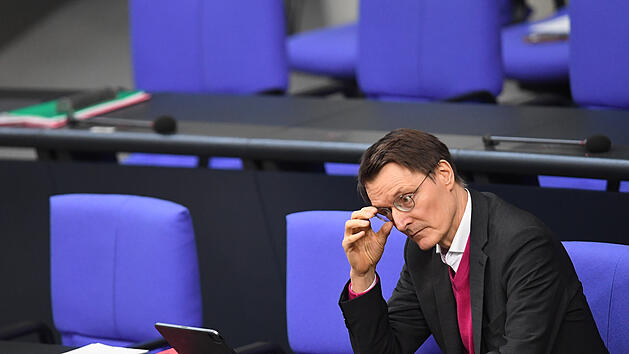 Zu streng bei Corona? Lauterbach räumt großen Fehler ein - "hätten mehr tun müssen"