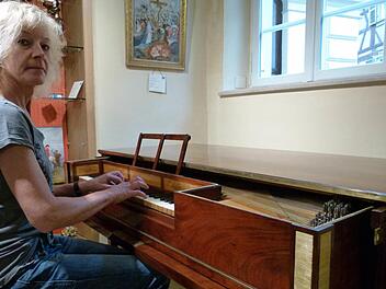 Kostbarstes Objekt der diesjährigen Wochen ist das historische Fortepiano von David Roentgen. Es ist bespielbar und hat einen sehr schönen Klang. Foto: Marion Krüger-Hundrup