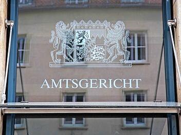 Weil er einem Kollegen ein Messer in den Oberkörper gestoßen hatte, wurde ein 53-Jähriger vor dem Amtsgericht in Bad Kissingen zu einer Strafe von einem Jahr und zwei Monaten, ausgesetzt auf Bewährung, verurteilt.  Foto: Amtsgericht - Symbolfoto: Christopher Schulz