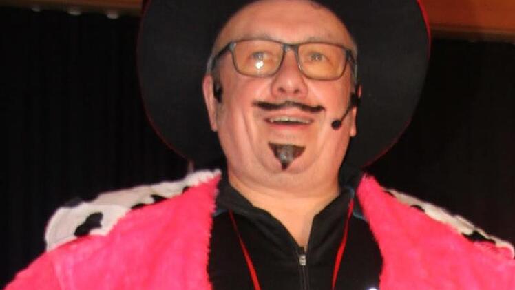 Urkomisch: Wolfgang Baumann als  "Rindviehbader".