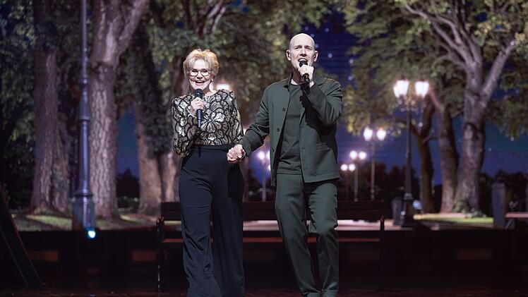 Peggy March und Oli P. singen ein gemeinsames Duett des Klassikers "Mit 17 hat man noch Träume".