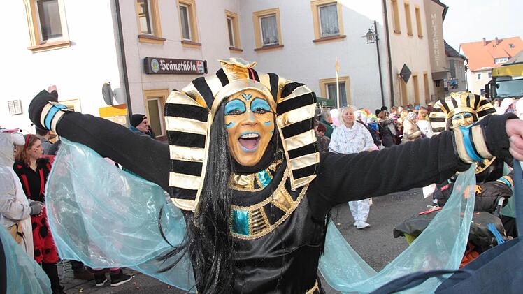 Marktplatztreiben in Stadtsteinach. Foto: Jürgen Gärtner