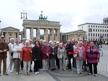Die Mitglieder der Kolpingsfamilie Münnerstadt ließ sich vor dem Brandenburger Tor ablichten. Foto: Albert