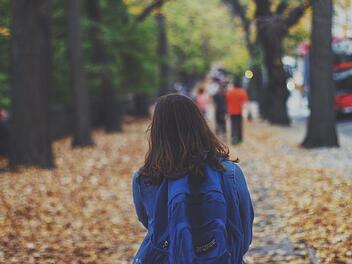 Weil eine Schülerin ihre Mitschüler zum wiederholten Male gemobbt hat und sie aus dem Schulbus geflogen ist, lässt ihr Vater die Zehnjährige acht Kilometer laufen. Symbolfoto: pixabay.com