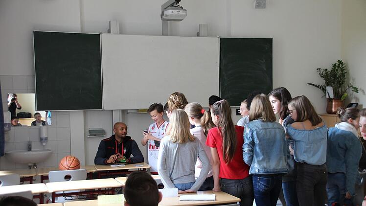 Autogramme gibt es nach der Stunde.Julian &Uuml;belhack