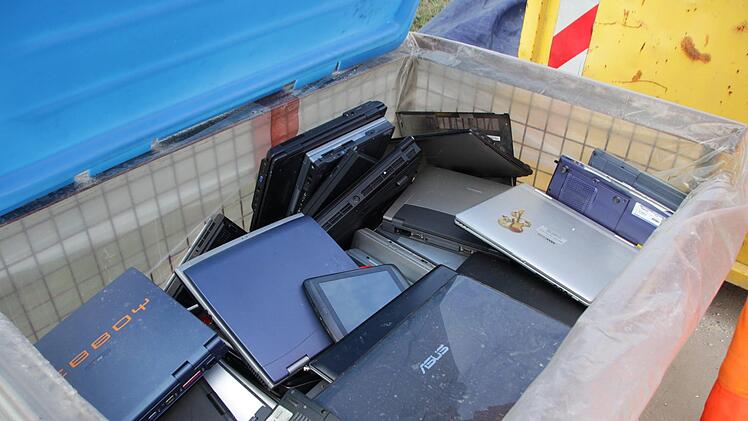 Für Notebooks steht auf dem Wertstoffhof in Medbach eine Gitterbox bereit. Foto: Andreas Dorsch