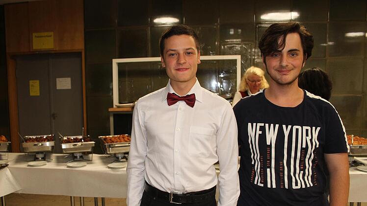 Hamza Cozkun (18) und Hakki Emir Diner (18) haben den Aufenthalt genutzt, um bei der Firma ago ein Praktikum zu machen. Sie waren begeistert und nehmen neue Eindr&uuml;cke mit nach Hause.Sonny Adam