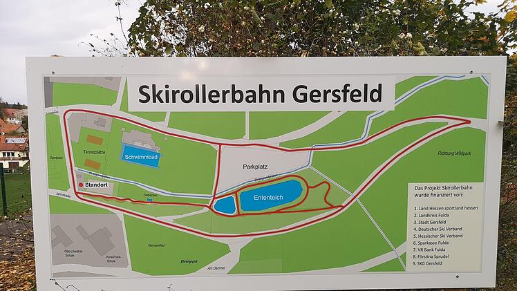 Die asphaltierte Skirollerbahn führt in mehreren Schleifen durch die  Freizeitanlage im Ehrengrund.Marion Eckert